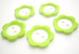 B8319 15mm Pale Green and White Gloss Daisy Shape 2 Hole Button