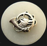B6672 25mm Natural Shank Button with a Silver Fox Hunting Design - Ribbonmoon