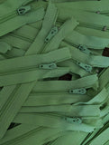 Z3152C 18cm Pale Green Nylon No.3 Pin Lock Closed End Zips