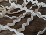 Thick vintage ric rac braid made of natural white cotton.