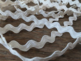 Thick vintage ric rac braid made of natural white cotton.