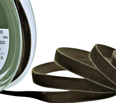 9mm Wide Brown Colour 9525 Berisfords Luxury Velvet Ribbon