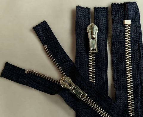Z0250 25cm Black Closed End No.5 Zip with Brass Teeth