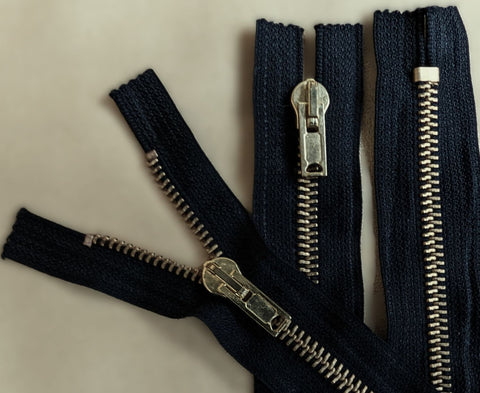 Z0250 25cm Black Closed End No.5 Zip with Brass Teeth