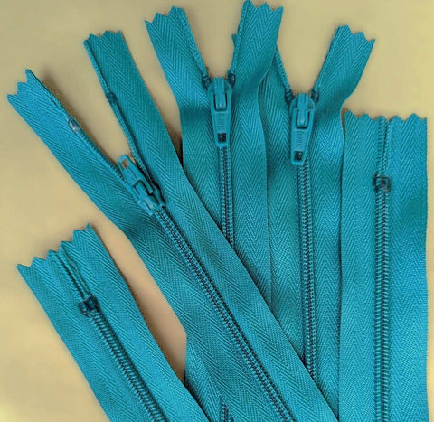 Z0707 46cm Bright Teal (Jade) Nylon No.3 Closed End Zip