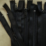 Z0742 46cm Black Nylon No.3 Closed End Pin Lock Zip