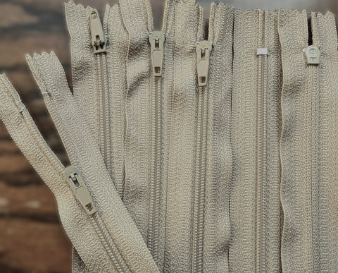 Z1359 51cm Beige Nylon No.3 Closed End Pin Lock Zip
