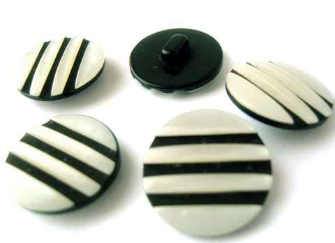 B15814 25mm Pearlised White and Black Shank Button with Deep Grooves