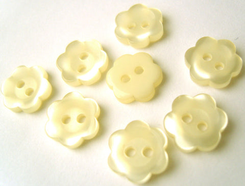 B15819 11mm Ivory Cream Pearlised Flower Design 2 Hole Button