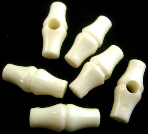 B15170 25mm Ivory Cream Gloss Toggle Button with a Centre Hole