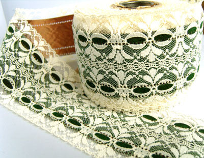 R1720 80mm Ivory Lace over a Holly Green Velveteen Ribbon - Ribbonmoon