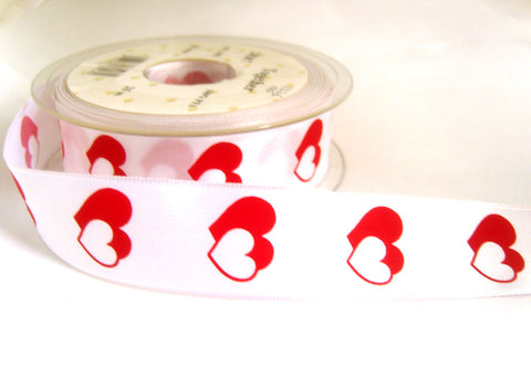 R7226 26mm White and Red Love Heart Design Ribbon. Wire Edge