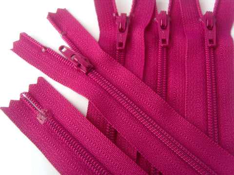 Z4570 YKK 25cm Cyclamen Pink Nylon No.3 Closed End Zip