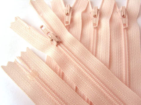 Z1073 YKK 20cm Pale Pink Nylon No.3 Closed End Zip
