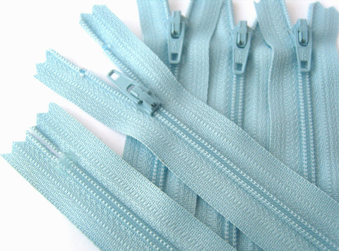 Z4232 YKK 15cm Pale Cornflower Blue Nylon No.3 Closed End Zip