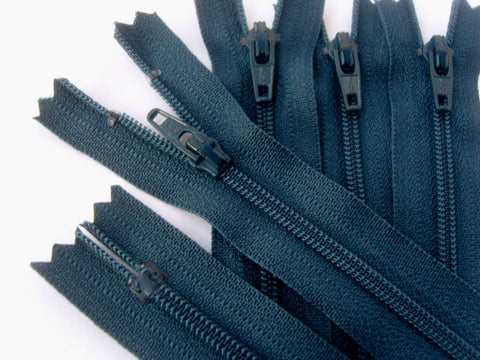 Z4581 YKK 46cm Light Navy Nylon No.3 Closed End Zip