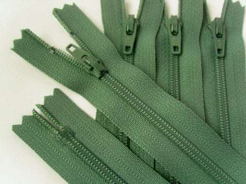 Z4271 YKK 13cm Mistletoe Green Nylon No.3 Closed End Zip