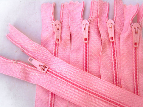 Z5024 15cm Deep Baby Pink Nylon No.3 Pin Lock Closed End Zip