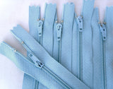 Z5039 15cm Pale Cornflower Blue Nylon No.3 Pin Lock Closed End Zip