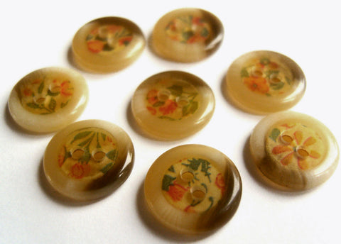 B10214 12mm Araan 2 Hole Button with a Cream Centre and Flowery Design