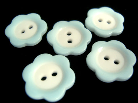B9854 17mm Pale Blue and White Gloss Daisy Shape 2 Hole Button