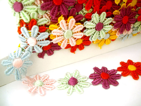 DT63 28mm Multi Coloured Daisy Lace Trim