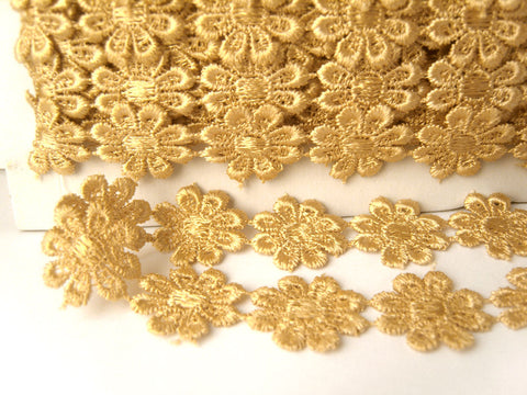 DT06 25mm Honey Gold Guipure Daisy Lace Trimming