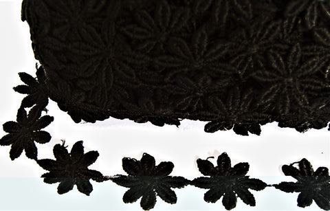 https://www.ribbonmoon.co.uk/cdn/shop/products/dt66-25mm-daisy-lace-braid-trimming-black_large.jpg?v=1664283277