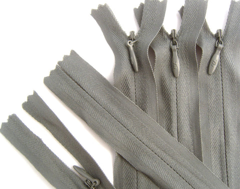 Z1687 20cm Pale Slate Grey Closed End Concealed Zip