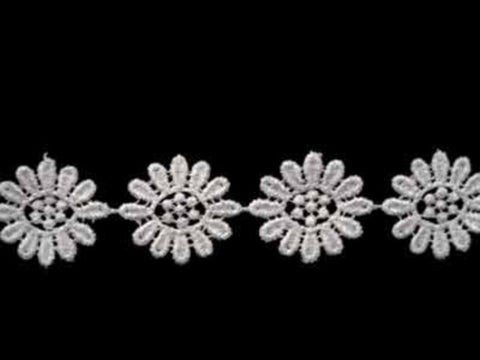 DT23 25mm White Daisy Lace Trim