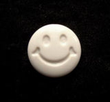 B17216 15mm Pale Beige Smiley Face Design Novelty Shank Button - Ribbonmoon