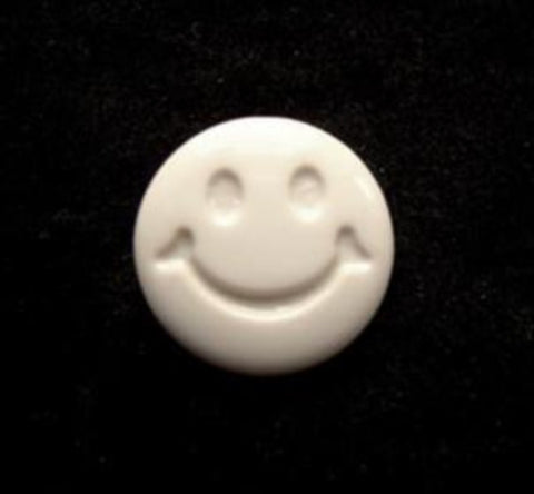 B17216 15mm Pale Beige Smiley Face Design Novelty Shank Button - Ribbonmoon