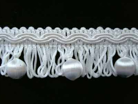 FT471 31mm Pearl White Looped Fringe on Braid, Satin Sheen Bobbles