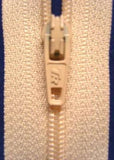 Z1471 25cm Cream Nylon No.3 Closed End Zip - Ribbonmoon