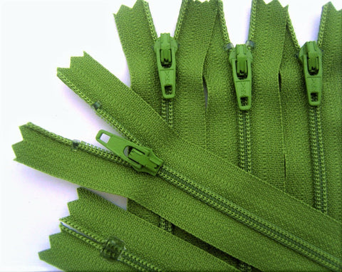 Z3206 YKK 26cm Bright Leaf Green Nylon No.3 Closed End Zip