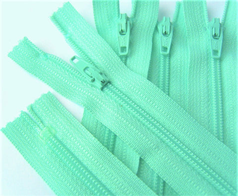 Z4661 YKK 20cm Aqua Nylon No.3 Closed End Zip