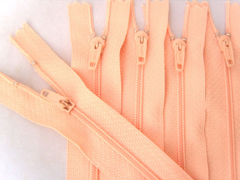 Z5026 15cm Peach Melba Nylon No.3 Pin Lock Closed End Zip